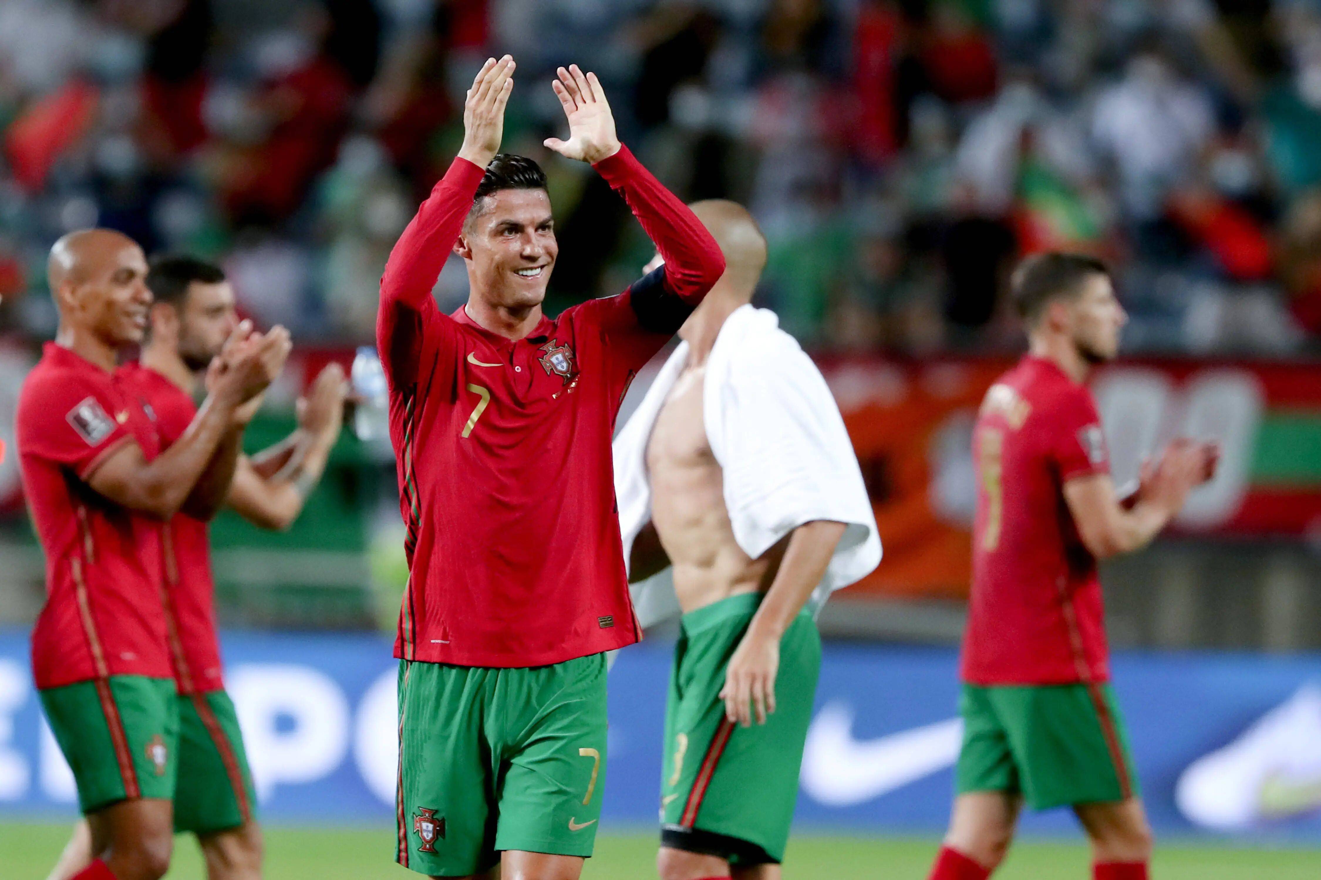 爱游戏体育-包含C罗迎来五赛季高光表现,瑞士队球迷沸腾!的词条