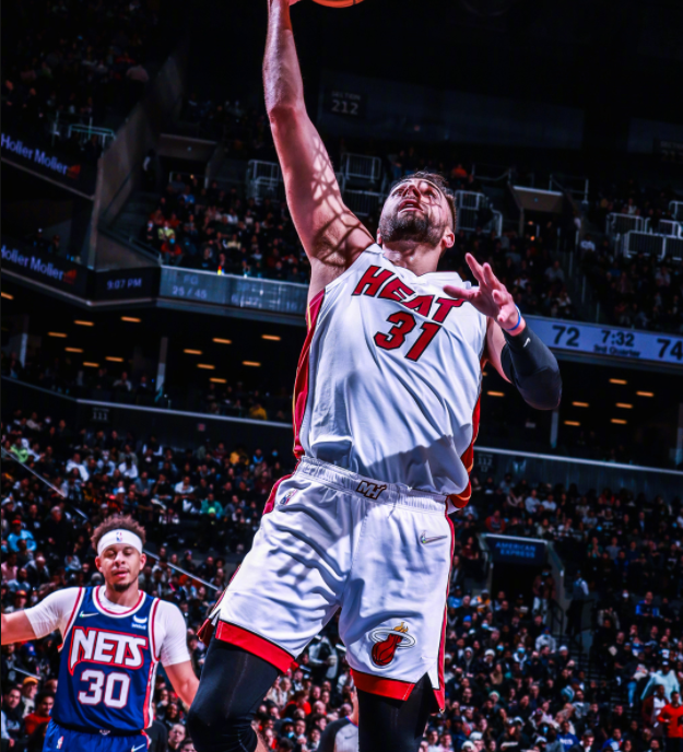 爱游戏体育-包含穆古鲁扎连续二十场比赛得分超过连败,篮网挑战极限!的词条