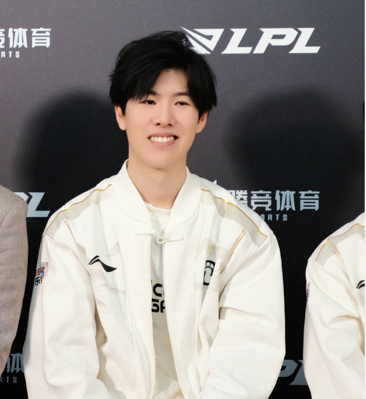 爱游戏-TheShy新星爆冷表现惊艳，篮网未来可期！的简单介绍