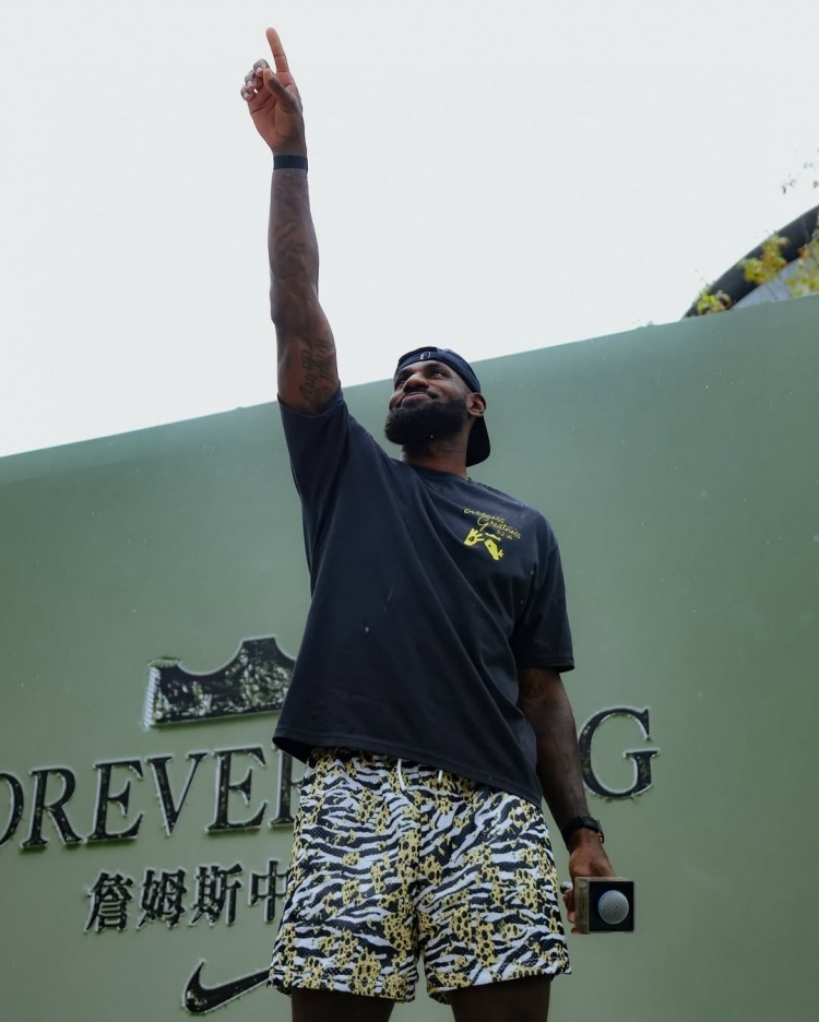 爱游戏体育-浓眉哥迎来七赛季高光表现，C9球迷沸腾！的简单介绍